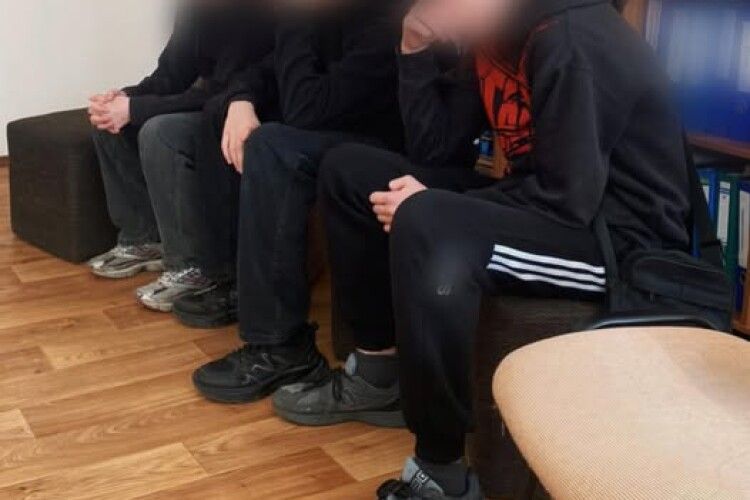 Волинські патрульні знайшли підлітків, які хуліганили в маршрутці