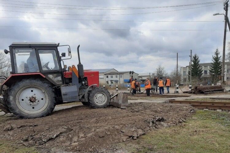 У Старій Вижівці тимчасово перекриють залізничний переїзд