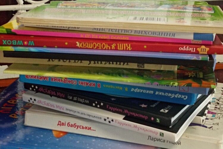 Понад 2 тисячі українських книг відправили з Волині до Миколаєва