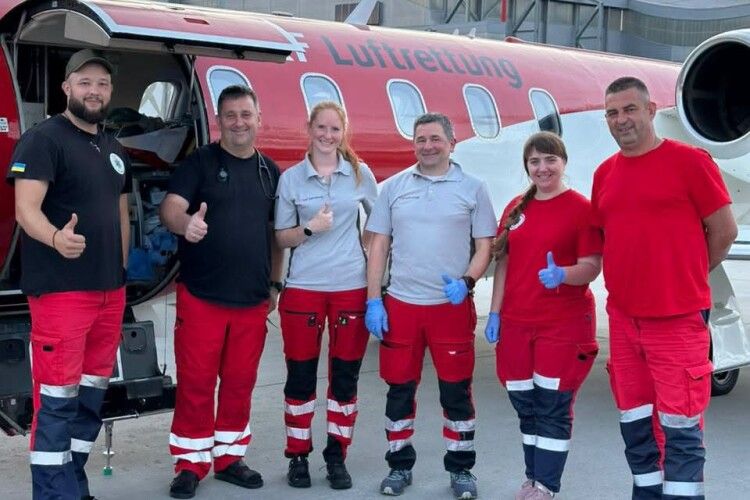 Волинська «екстренка» доставила до аеропорту в Польщі жінку з 90% опіків тіла