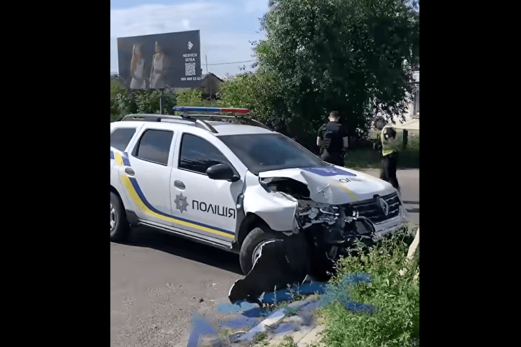 Як покарали водія, через якого патрульні врізалися в електроопору