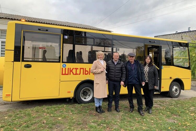 У волинській громаді школярі отримали новий автобус