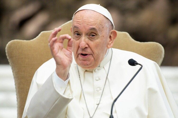 Папа Франциск закликав союзників України «не грати в ігри» з постачанням зброї 