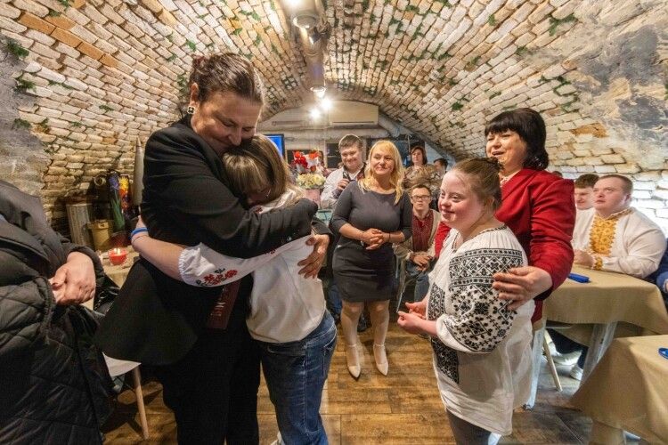 Кава у Луцьку подається з обіймами – переконалася... Посолка Євросоюзу!