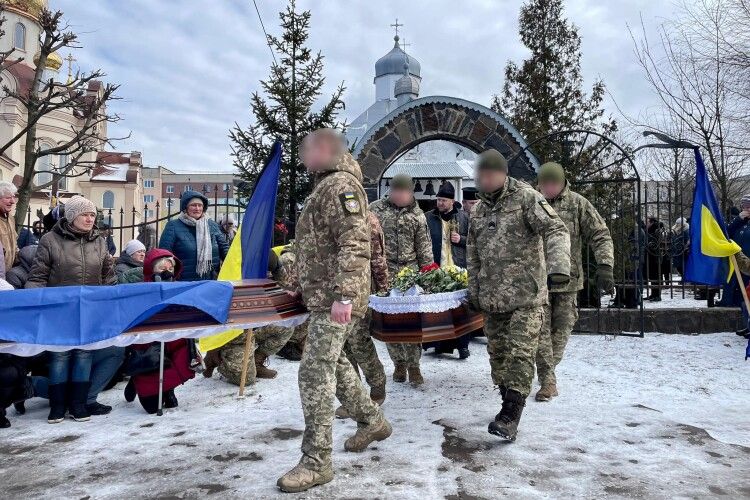 У Громаді на Волині провели в останню дорогу Захисника України