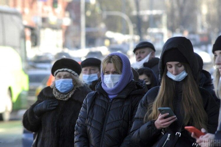 Третя хвиля коронавірусу: протягом доби померло понад 100 українців