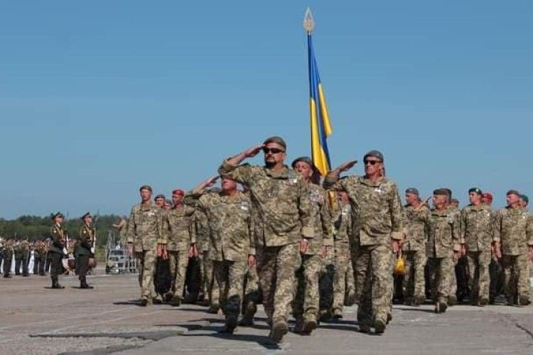 Лучанин на тренувальному параді очолив колону ветеранів АТО/ООС (Фото. Відео)