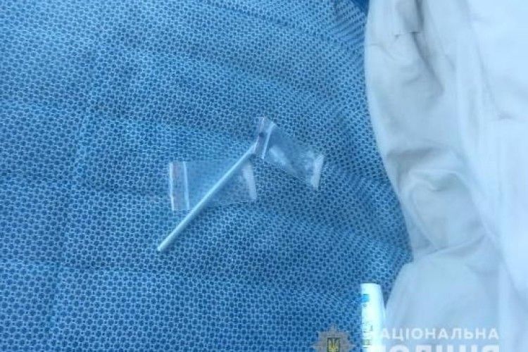 Троє жителів Рівненщини відповідатимуть перед законом за зберігання наркотиків