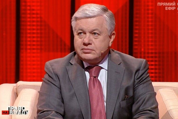 Чому у переговорах від України бере участь скандальний ненависник НАТО Олександр Чалий?