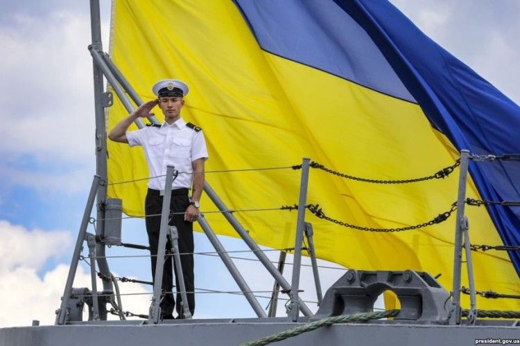 Українські кораблі йдуть в Азовське море в супроводі повітряної розвідки США – ЗМІ