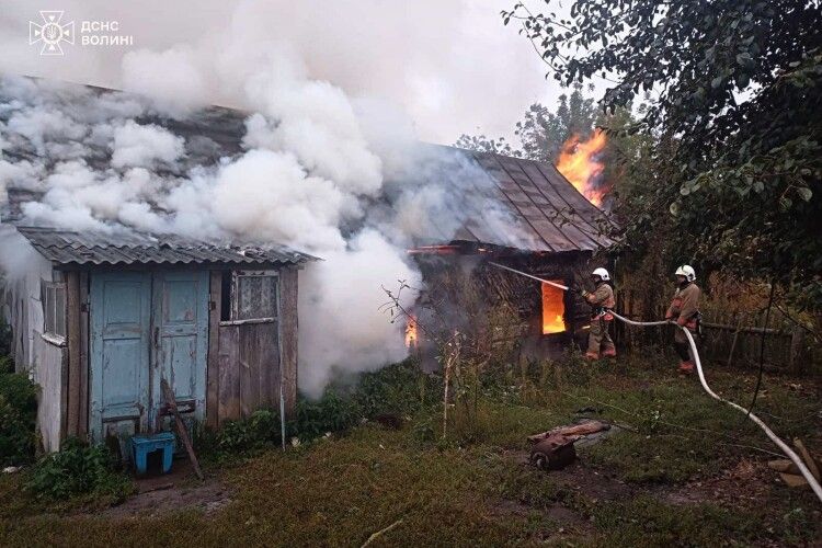 Від замикання електромережі на Волині загорівся житловий будинок