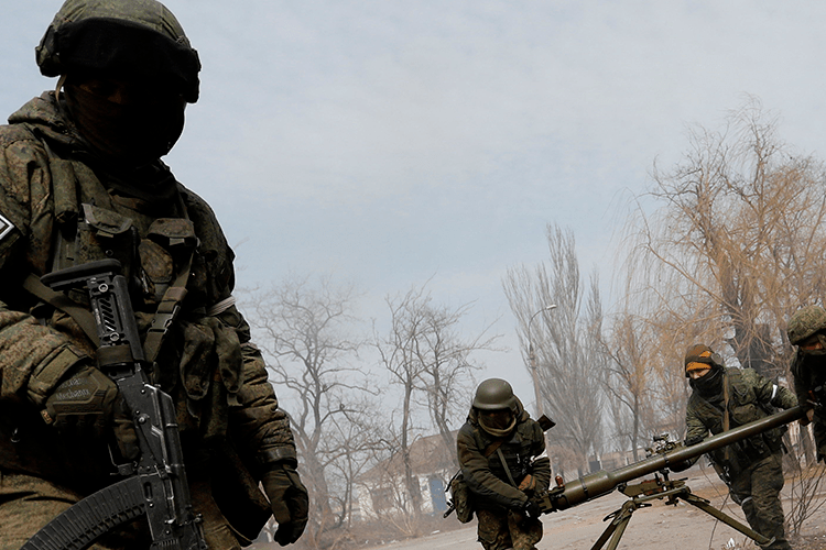 Росія стягує війська та техніку в Курську область, що межує з Україною