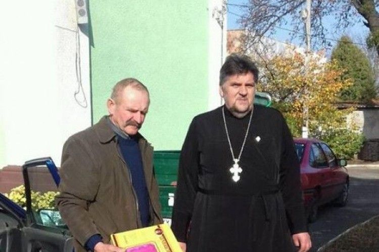 Горохівські парафіяни знову передали допомогу родині, у якої згоріла хата