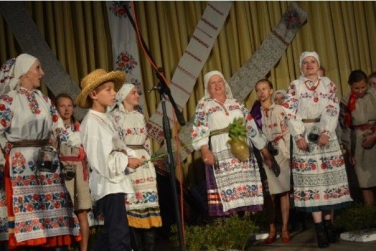 Любешівці і співочі, і до танців вдатні