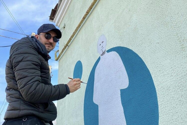 У Луцьку з'явився мурал на честь Миколи Голованя