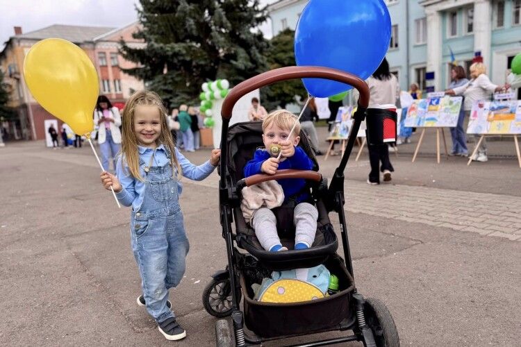У місті на Волині вшанували День, про який мріють усі (Фото)