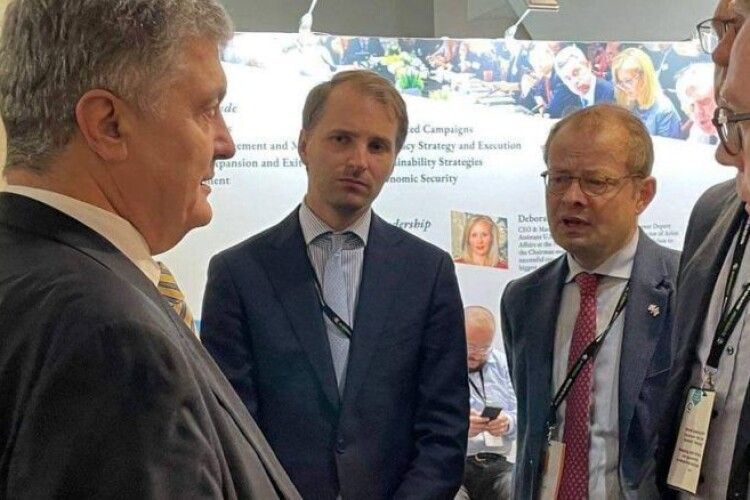 Порошенко закликав парламентарів Британії, Німеччини та Канади визнати росію країною-спонсором тероризму