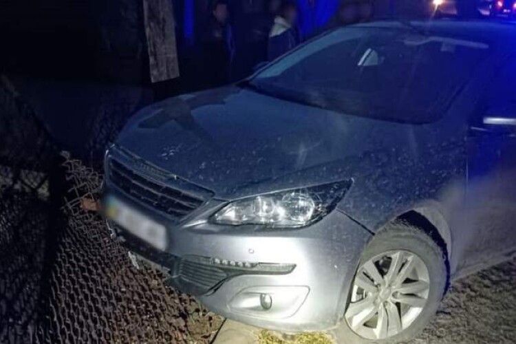На Рівненщині п'яна водійка вчинила аварію на очах у патрульних