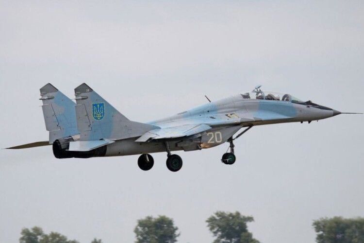 Рейс зі смертю на борту: російський літак, який приземлився в білорусі, міг привезти ракети для С-400