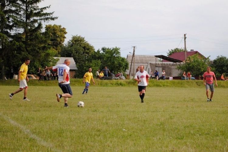 Матч пам’яті у Борочичі: батюшки грали за різні команди