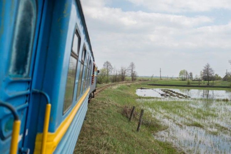 На Рівненщині зловмисники зупинили поїзд Антонівка – Зарічне