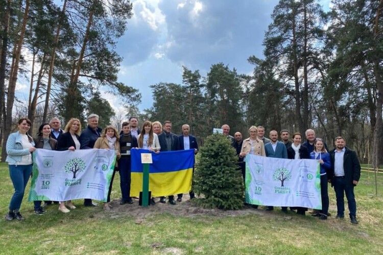 Україна встановила світовий рекорд за кількістю висаджених дерев за один день