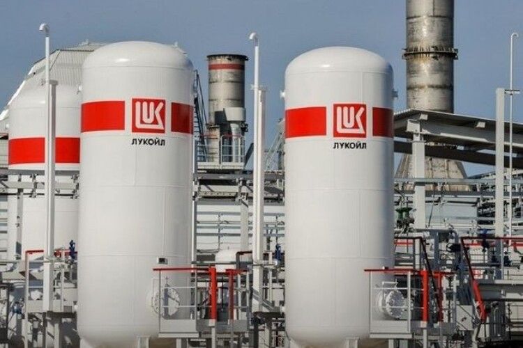 Обкладений санкціями «Лукойл» запанікував і закликав якнайшвидше припинити війну в Україні