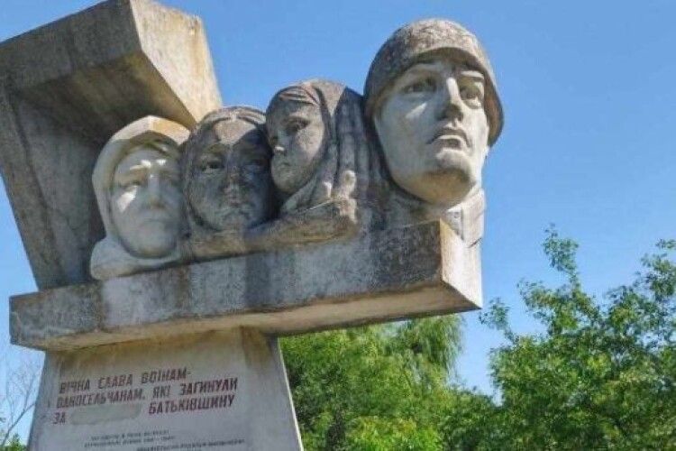 На Франківщині жителі відмовились зносити пам’ятники радянським солдатам