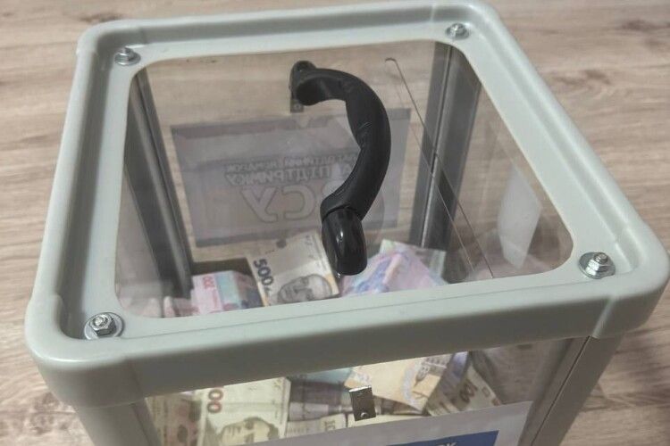 Лідер волинської громади закликав депутатів підтримати волонтерів прямо на сесії