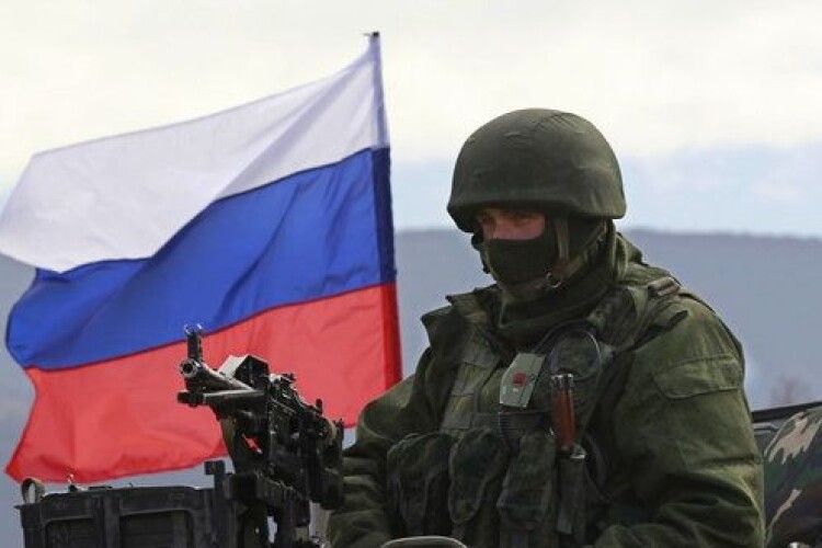 Російські окупанти розстріляли Троєщину: ворожий снаряд влучив посеред подвір'я багатоповерхівки