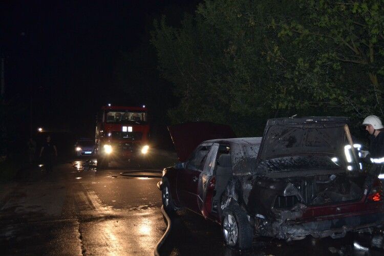 У Рівному на ходу загорівся Mercedes