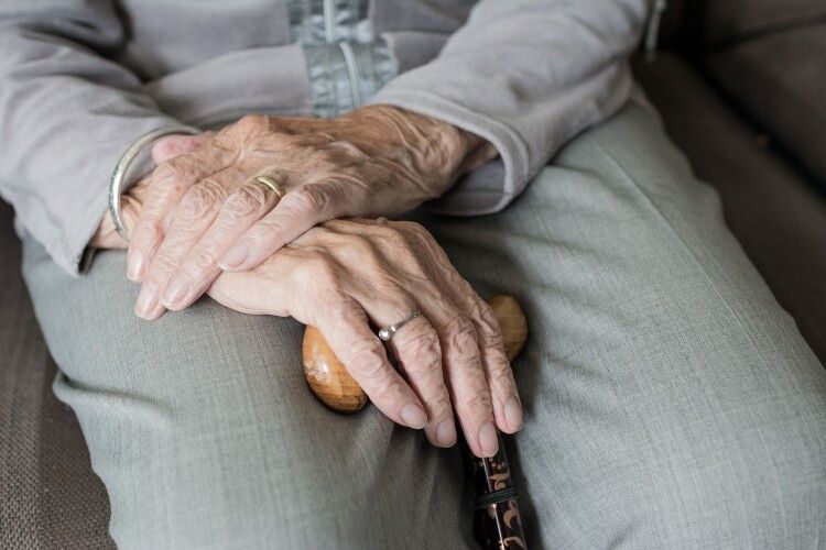 Про що найчастіше шкодують люди у віці 70–80–90 років: опитування