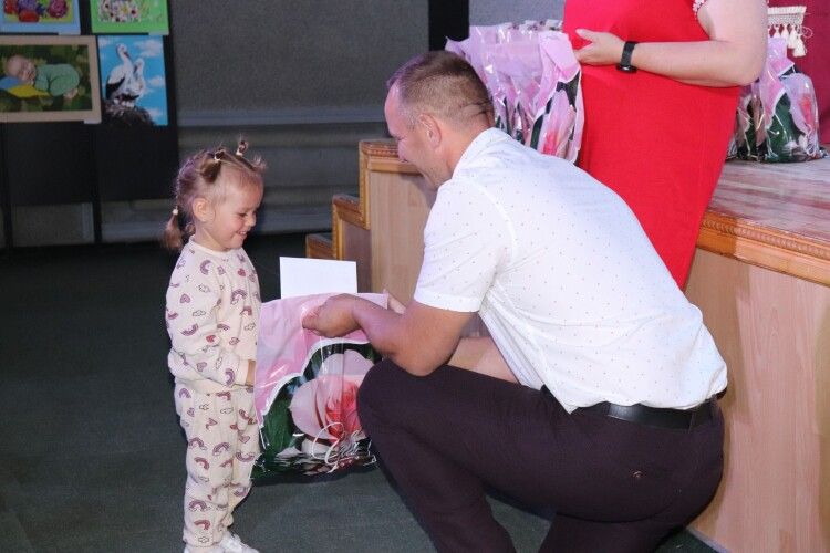 До Дня захисту дітей у Володимирі юні мешканці пільгових категорій отримали подарунки