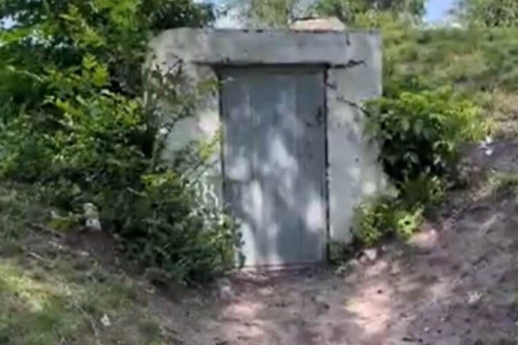 Навіщо повісили замок на бомбосховище в Ковелі