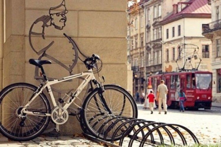  Львівська мерія вирішила пересадити чиновників на велосипеди