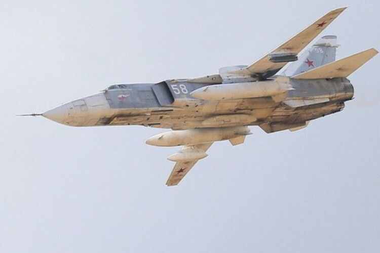 Збитий біля Зміїного російський Су-24 намагався замінувати український «зерновий коридор»  