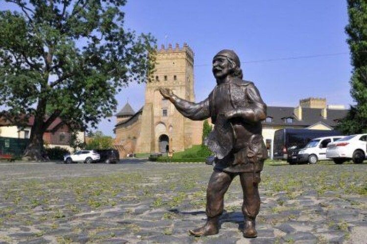 Луцьк придбає ще шість міні-скульптур кликунів – кожна «потягне» на 25 тисяч гривень