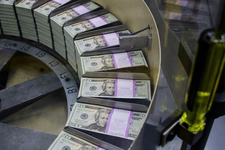 Курс долара знову росте в обмінниках
