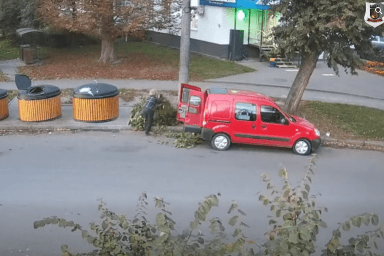 У Луцьку порушницю благоустрою спіймали «на гарячому»
