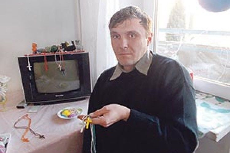 І З ПАРАЛІЗОВАНОЮ РУКОЮ ВОЮЄ ПРОТИ ПУТІНА