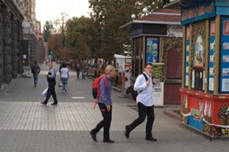 Нетиповий український міністр: хоч і мільйонерка, але ходить на роботу пішки з рюкзаком на спині