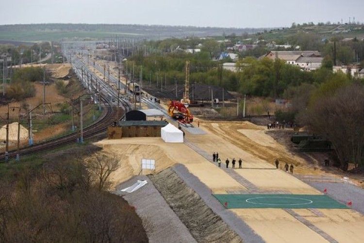 Росіяни запустили залізницю в обхід України