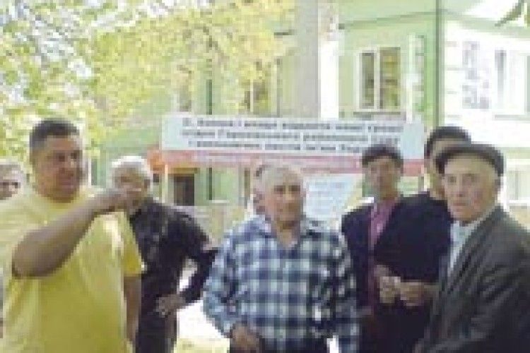  ОБДУРЕНІ ВКЛАДНИКИ ВИМАГАЮТЬ ПОВЕРНУТИ ЇХНІ ГРОШІ