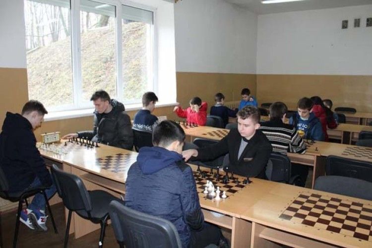 Волинські школярі вміють ставити мат