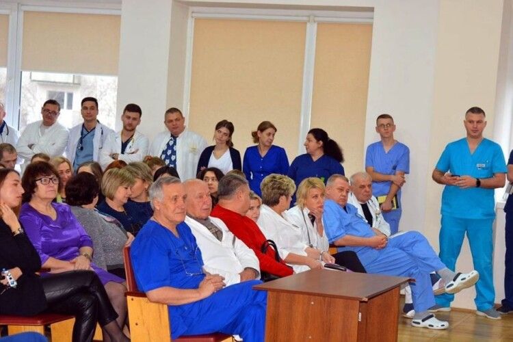 Волинська влада обіцяє: медиків дитячої лікарні не скорочуватимуть
