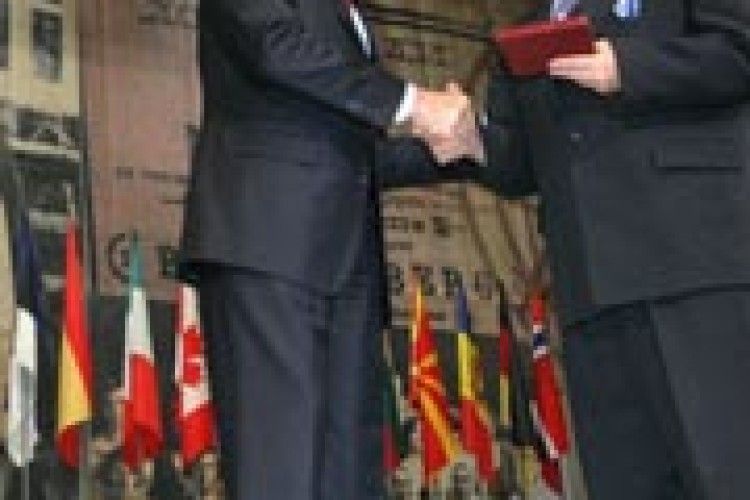 УРОЧИСТІСТЬ ІЗ ГІРКИМ ПРИСМАКОМ