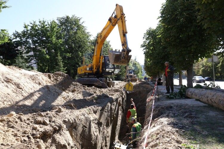 40 проривів з початку року: у Луцьку міняють труби магістрального водогону