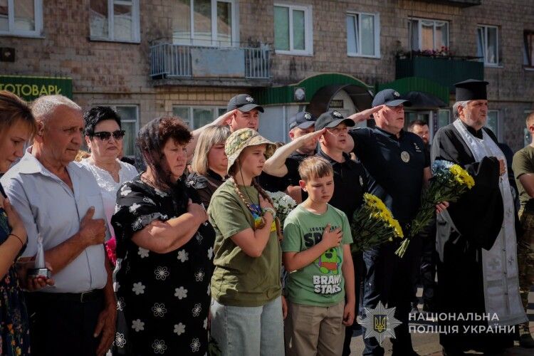 У Горохові відкрили меморіальну дошку поліцейському-воїну Юрію Кривошапці