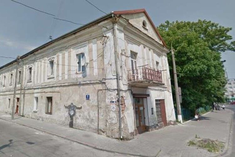 100 будинків в районі Старого міста у Луцьку – з облупленими фасадами