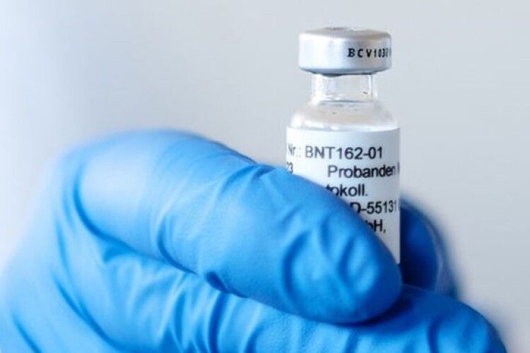 Степанов зізнався, що перші дози вакцини Pfizer надійдуть в Україну не раніше травня-червня